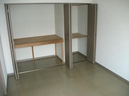 ティアラ筑紫丘の洋室|メゾネット♪角部屋☆収納も有、リラックス効果で温かみと
柔らかさを兼ね備えたフローリングです♪