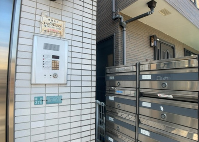 【防犯設備】 | プレール小田急相模原 | 室内の防犯設備もチェックしましょう！モニター付きインターホンが設置されているか、防犯シャッターが設備されているか、ベランダに人が上がってきにくい高さかなどチェックしておくと入居後も安心できるでしょう。