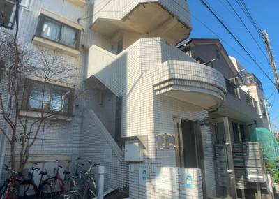 【設備】 | プレール小田急相模原 | 共有部分は、住民なら誰もが使える設備のこと。例えば駐車場やエレベーター、インターネット設備、セキュリティ設備などがあります。他にも、マンションの廊下・外部階段やエントランス・ゴミ置き場などがあります。
