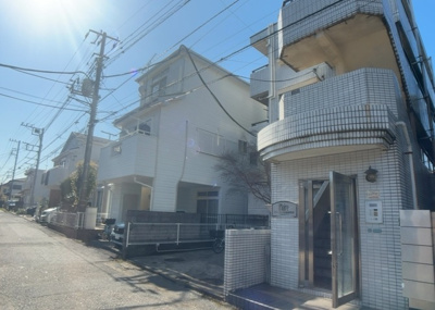 【外観】 | プレール小田急相模原 | 隣家の土地はどうなっているのか、生活利便施設が近くにあるのか、学校まで近いかなど、お客様のライフスタイルにあわせたイメージが重要です。また、近くにあると困る施設が近くにないかも確認するといいでしょう。