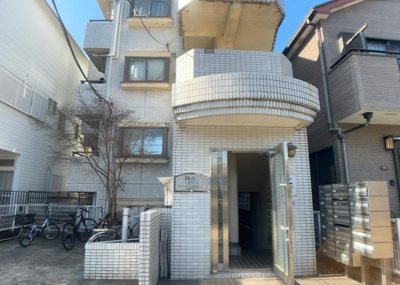 【現況写真】 | プレール小田急相模原 | 道幅が広い場所は日当たりや風通が良好です。幅が広いのですれ違いも可能ですし大きな車でも駐車可能！一方で、大型車が通ることも多くなるため交通量の増加により騒音に繋がります。また土地の値段が高くなります。