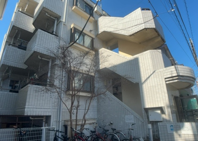 【構造・工法・仕様】 | プレール小田急相模原 | ＲＣ造、Reinforced Concreteは直訳すると補強されたコンクリートです。主に柱や梁・床・壁が鉄筋とコンクリートで構成おり、鉄筋を組んだ型枠にコンクリートを流し込んで固めたものを指します。