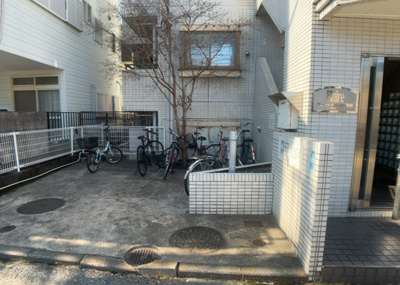 【内装】 | プレール小田急相模原 | 共用部分は、一棟の建物に住む区分所有者全員が共同で所有するとし、共用部分の管理、補修などは、区分所有者で形成される管理組合が行います。個人の判断で勝手に変更することはできませんので覚えておきましょう。