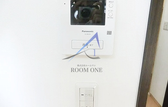 中銀第二東上野マンシオンのセキュリティ|モニター付きインターホンです。