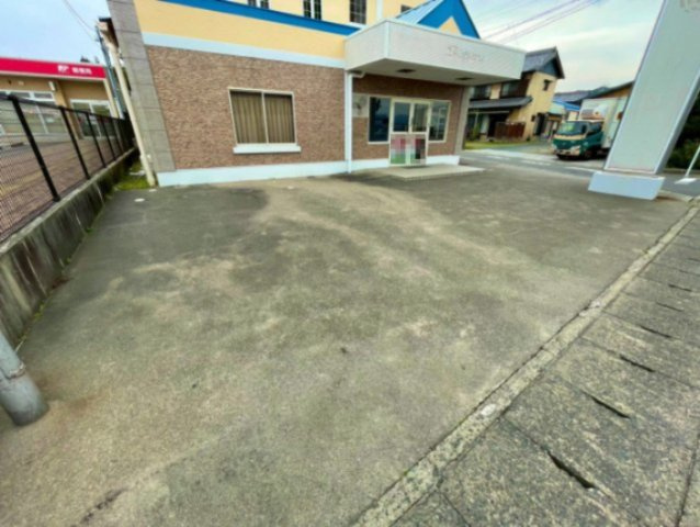 蒲郡市形原町五反田　店舗の駐車場