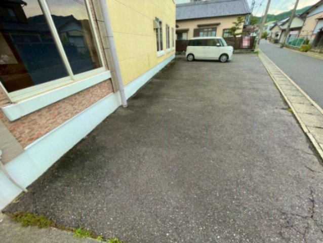蒲郡市形原町五反田　店舗の駐車場