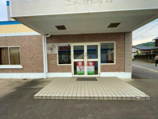 蒲郡市形原町五反田　店舗のエントランス