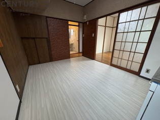 仁川うぐいす台戸建の居間