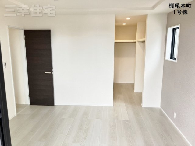 碧南市棚尾本町の寝室|主寝室8帖。南向きの明るいお部屋
