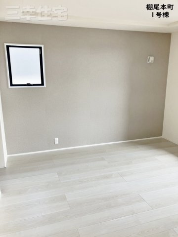 碧南市棚尾本町の寝室|主寝室のアクセントクロスがオシャレですね