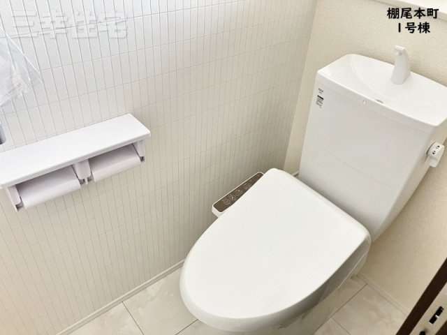 碧南市棚尾本町のトイレ|2階シャワートイレ。寝ていても近くにあるから安心ね