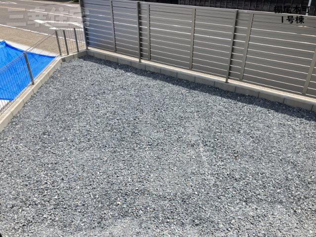 碧南市棚尾本町の庭|南に面したお庭。目隠しフェンスがあります