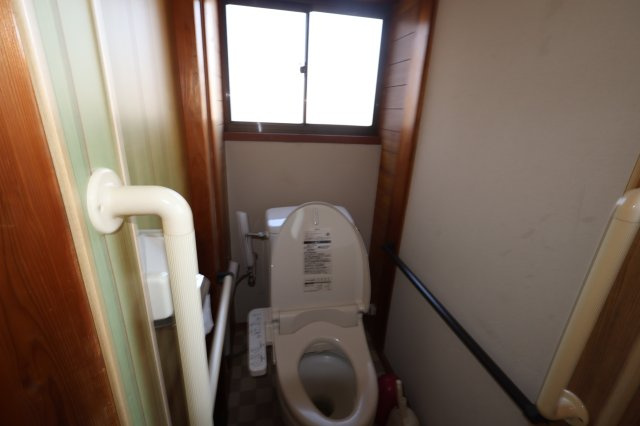見附市反田町貸家のトイレ|トイレもきれいです