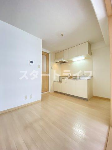 大阪市淀川区塚本４丁目の賃貸マンションの居間・リビング