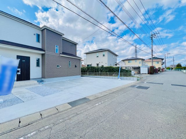 高崎市倉賀野町の前面道路含む現地写真|間口も広く駐車も楽々♪