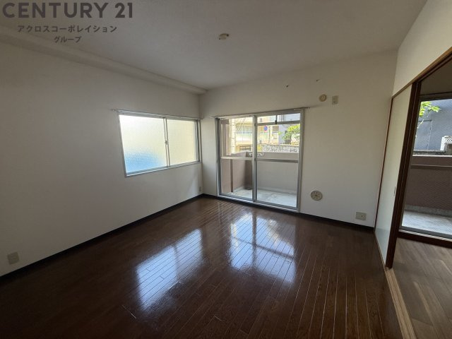 ２面採光の明るいお部屋です。