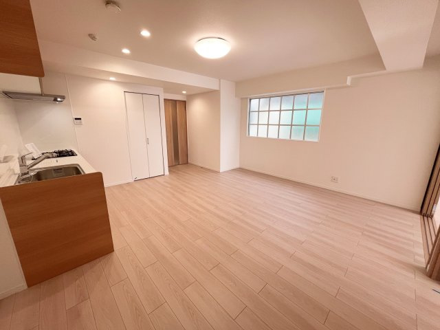 プルミエール入間シティの居間・リビング|15.4帖のLDKです♪