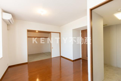 【居間・リビング】 | 品川戸越パーク・ホームズ | ゆったり過ごせる居間です