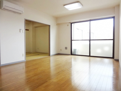 【居間・リビング】 | レジデンス山崎 | ※別部屋のイメージ写真です。