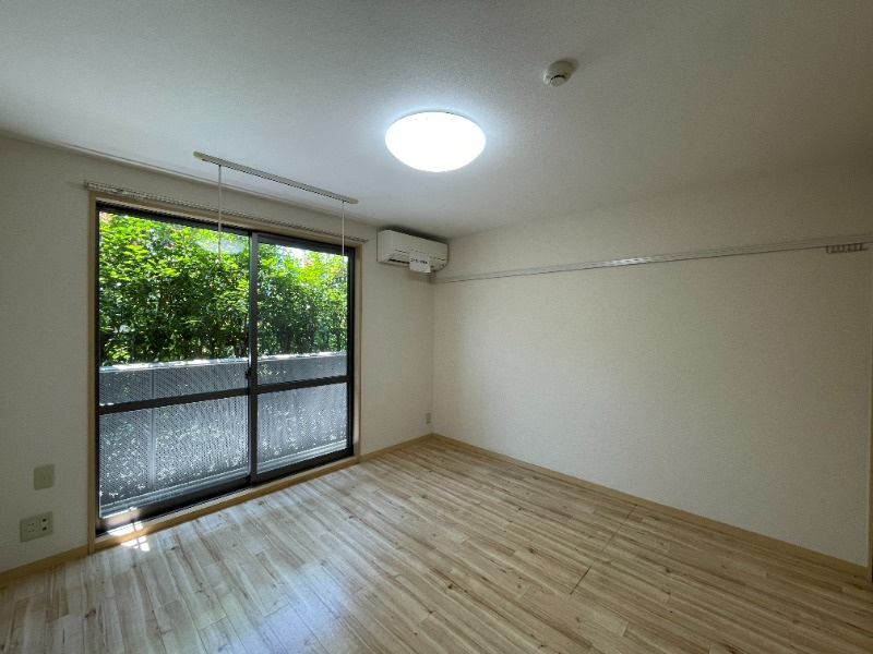 ハウゼ・クラーレの居間・リビング|7.2帖の洋室♪