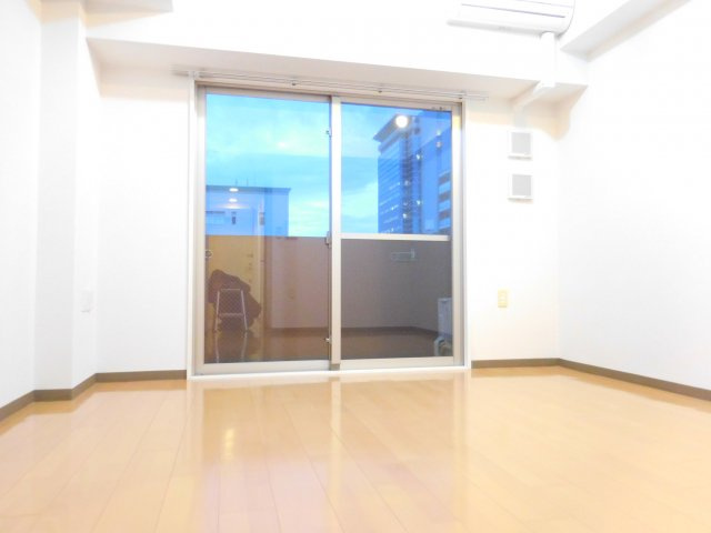 高槻市野見町の賃貸マンションの居間・リビング