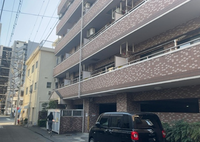 【外観】 | センチュリー八王子南町 | 住宅用の土地では前面道路に2m以上接していなければならないと法律で定められています。しかし、お持ちの車のサイズやライフスタイルなどにより、2mでは利便が悪い場合もございますので、事前に確認しましょう。