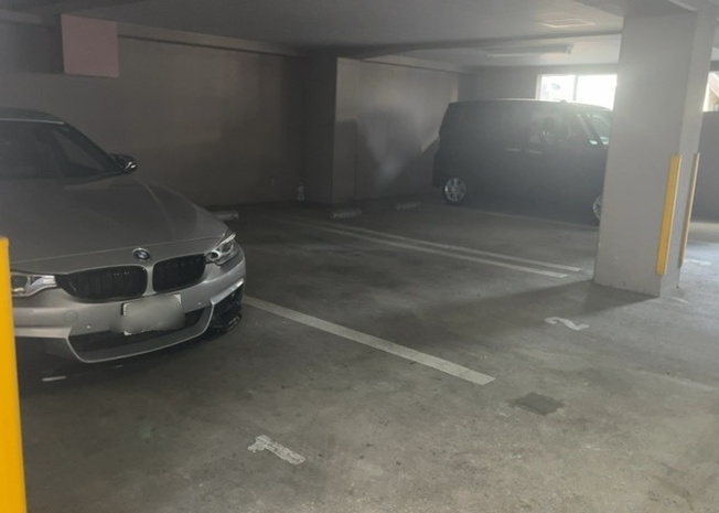 【駐車場】 | センチュリー八王子南町 | 駐車場と明記されていても、最小スペースでつくられた駐車場だと大型車は駐車できなかったり、出入りしにくくなったりする可能性があります。お車のサイズと購入したい物件の駐車場のサイズを現地で確認しましょう。