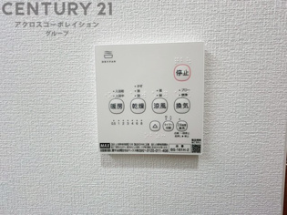 暖房機能があるため、冬場でも温かい浴室で入浴でき、乾燥機能があるため、水気を素早く取り除けます。また、換気機能があるため、湿気を素早く排出してカビや雑菌の発生を防ぐことができます。
