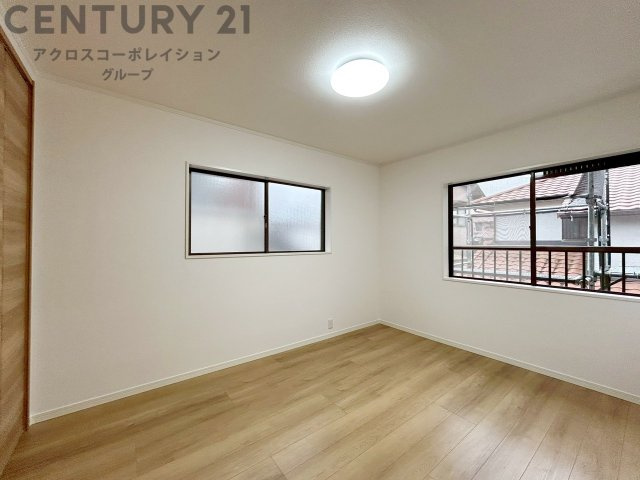創造性や成長を促す遊びの空間を提供。学習や趣味に集中できる環境を整えます。個別のプライベートスペースは自己表現と自立心を育み、心地よい睡眠環境を整えリラックスできる場所を提供。
