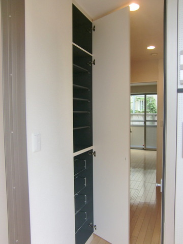 ＳＥＩＳの玄関|天井まである大きな下駄箱