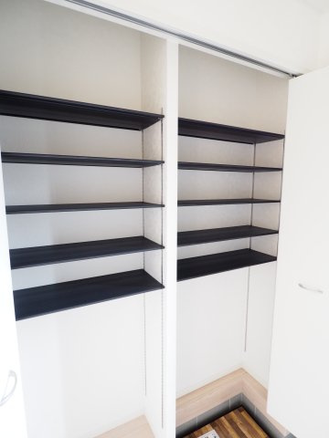 野田市上花輪第20　新築戸建　1号棟の内観：施工例|現状と異なる場合がございます。（玄関収納）