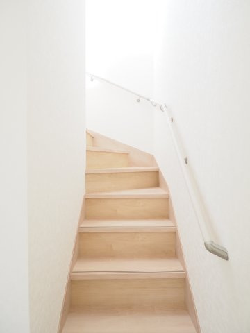 野田市上花輪第20　新築戸建　1号棟の内観：施工例|現状と異なる場合がございます。（階段）