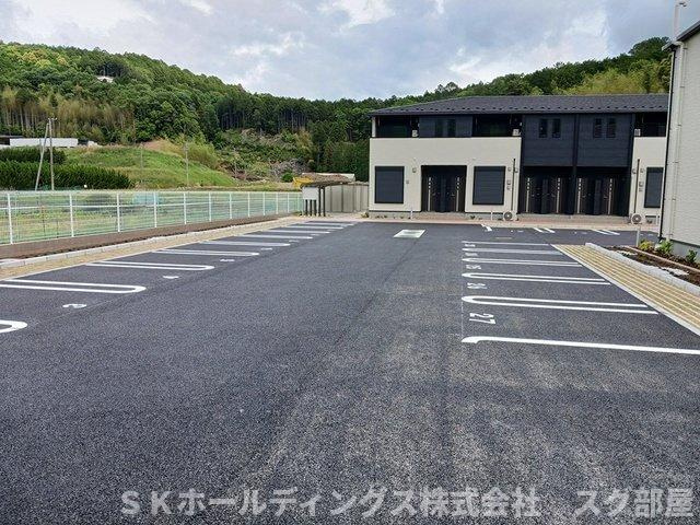 クレール丹波Ⅱの駐車場