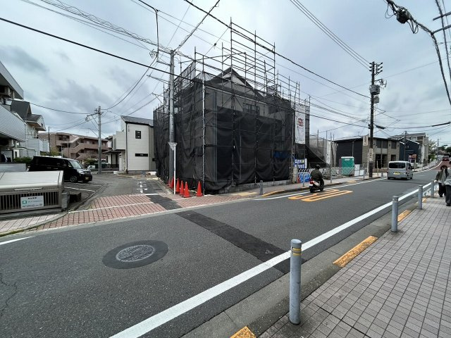 多摩市一ノ宮２期の前面道路含む現地写真
