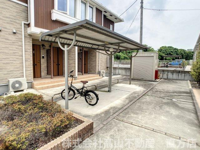 ロワンテール　Ⅳの駐車場