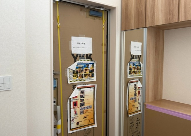 【玄関】 | 家の顔となる玄関スペースには大容量のシューズボックスを完備。靴を綺麗に収納できるため、来客時もスッキリとした印象を与えます。段差も配慮されており、家族全員が毎日快適に出入りできる設計です。