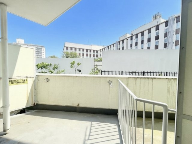 パシフィック白金台のバルコニー|朝の澄んだ空気や、夕方の清々しい風を五感で感じられるバルコニー！