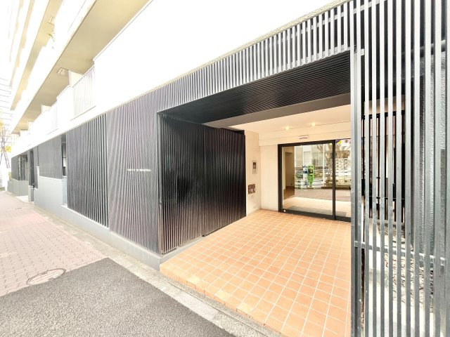 パシフィック白金台のエントランス|2026.04.24撮影

現地ご見学希望・資料請求などお気軽にお問い合わせ下さい！
03-5990-5201