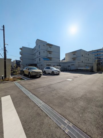 レジデンス船橋東中山の駐車場