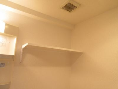 エストーネ京都二条のその他|トイレ上の棚