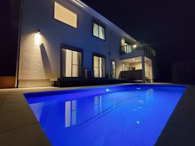 伊東市八幡野プールの家の外観