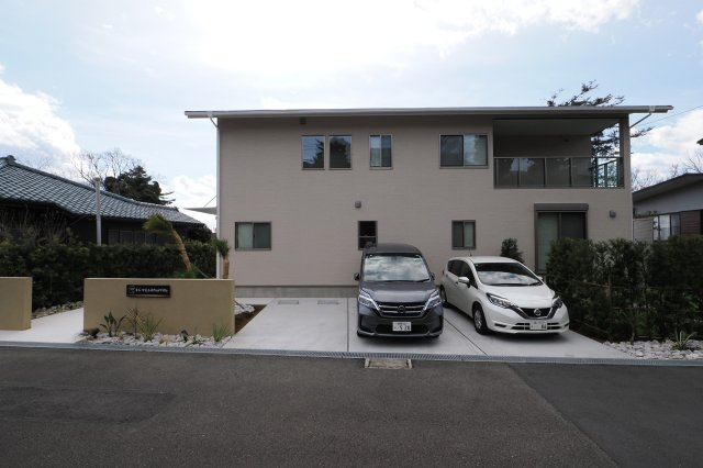 伊東市八幡野プールの家の駐車場