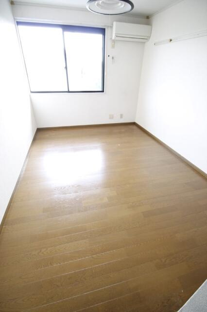 エレガントミヤⅡの居間・リビング|※別号室写真