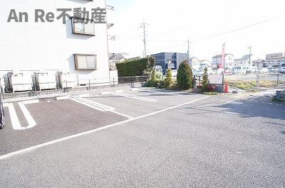 川口市大字安行北谷のアパートの駐車場