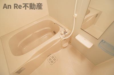 川口市大字安行北谷のアパートの浴室