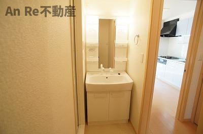 川口市大字安行北谷のアパートの洗面所
