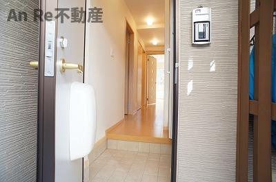 川口市大字安行北谷のアパートの玄関