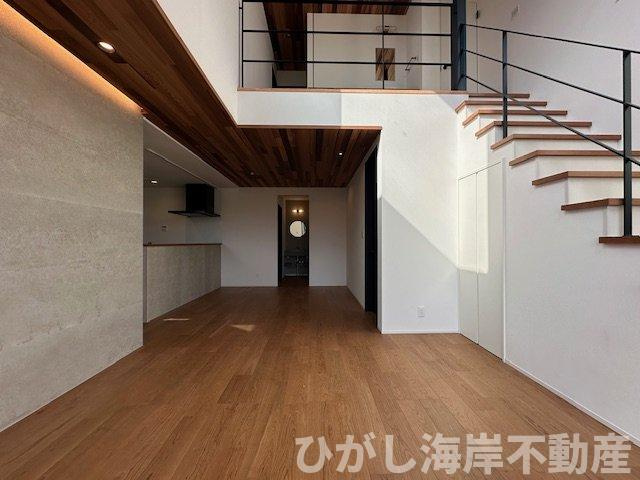 藤沢市片瀬山１丁目　新築戸建　全2棟の居間・リビング|19.5帖　吹抜付LDK
