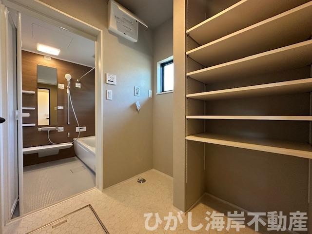 藤沢市片瀬山１丁目　新築戸建　全2棟の脱衣所|脱衣スペース
