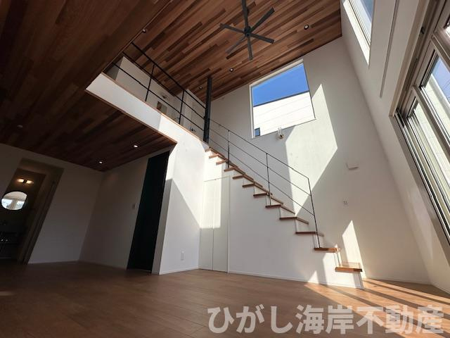 藤沢市片瀬山１丁目　新築戸建　全2棟の居間・リビング|19.5帖　吹抜付LDK
